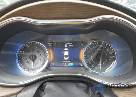 2015 Chrysler 200 C z USA, uszkodzony, nr VIN 1C3CCCEG0FN678419